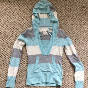 Sweater hoodie with pocket